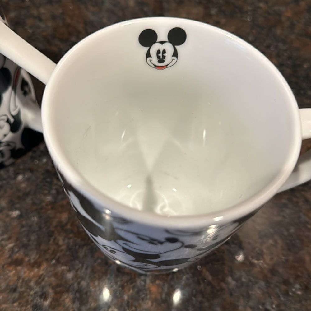 Disney all over mickey mugs - Picture 4 of 4